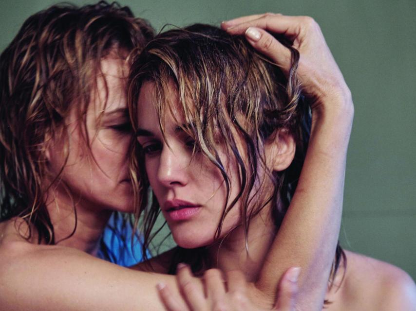 Emma Suárez y Adriana Ugarte en una imagen promocional de Julieta.