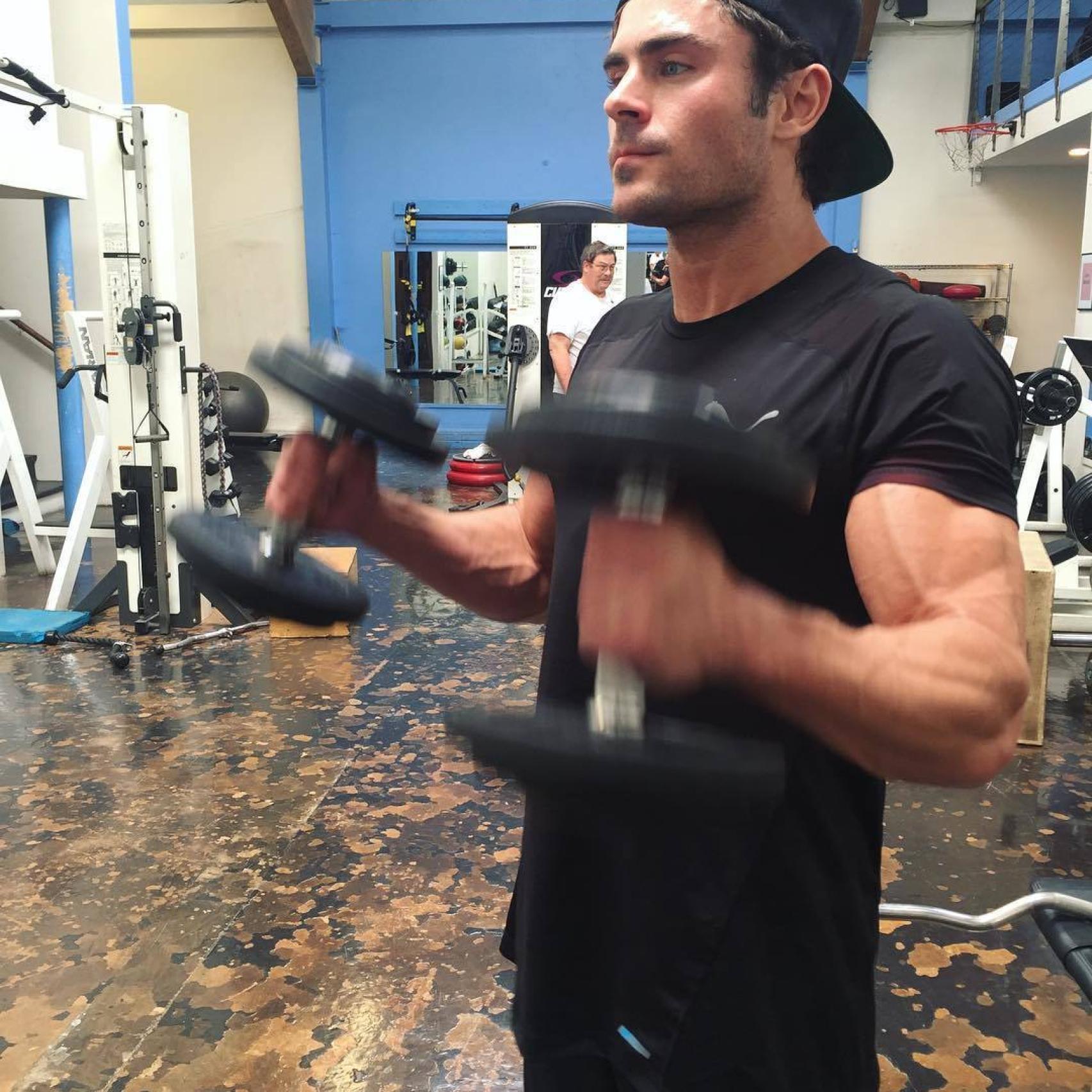 Zac Efron en el gimnasio