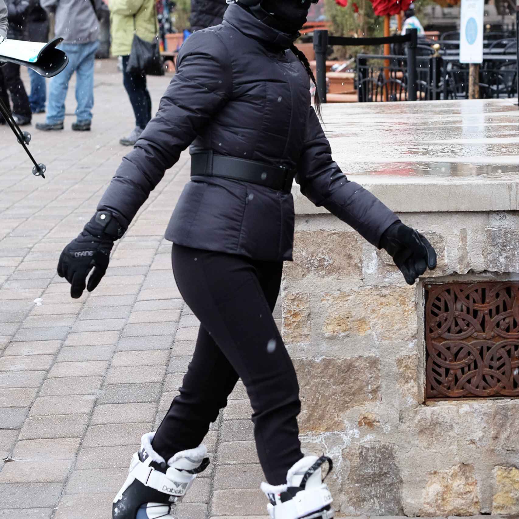 Kourtney Kardashian parecía una extraterrestre más que una esquiadora