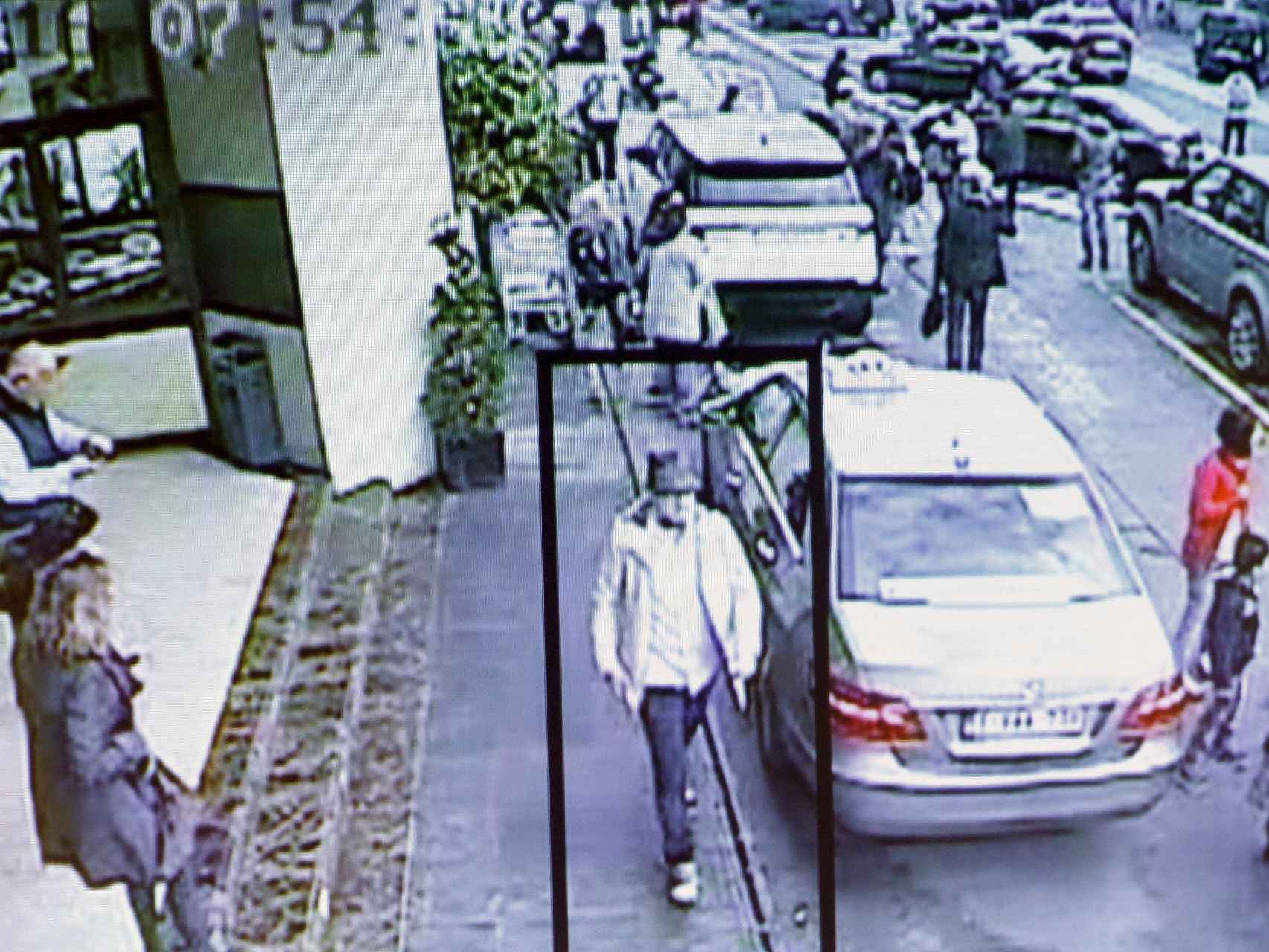 Una de las imágenes del tercer terrorista de Zaventem en el vídeo de la policía belga