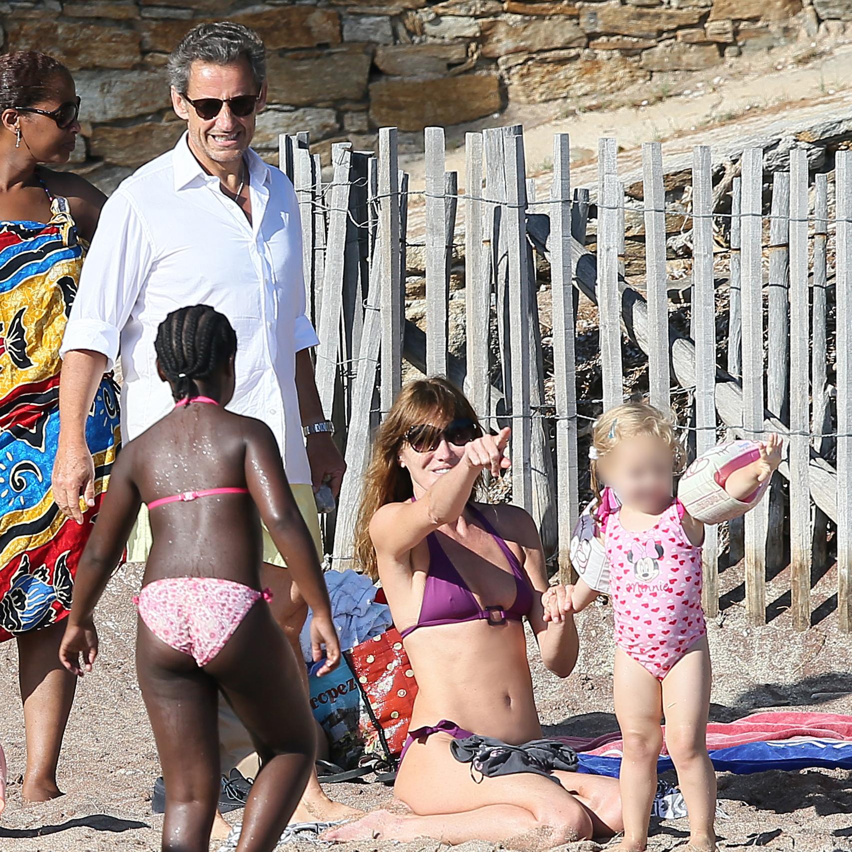 Nicolas Sarkozy, Carla Bruni y su hija Giulia en la Costa Azul