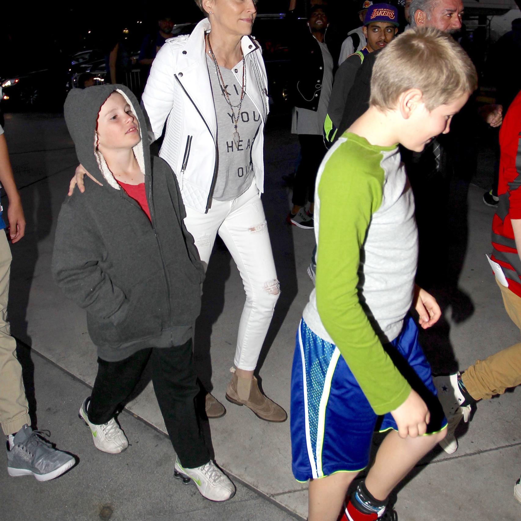 Sharon con sus hijos Quinn y Laird Stone