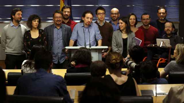 Pablo Iglesias, con miembros de la dirección de Podemos y las confluencias.