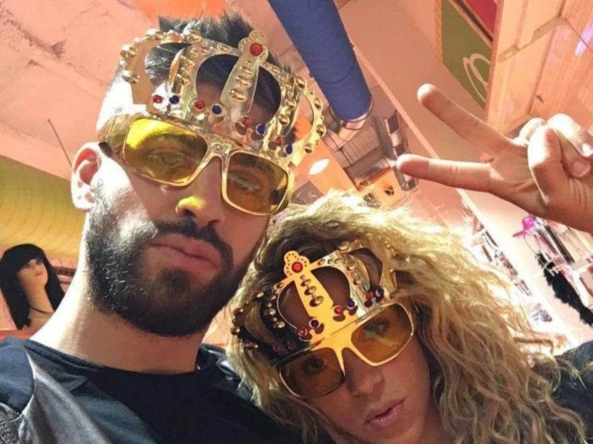 Piqué y Shakira comprando gafas de sol