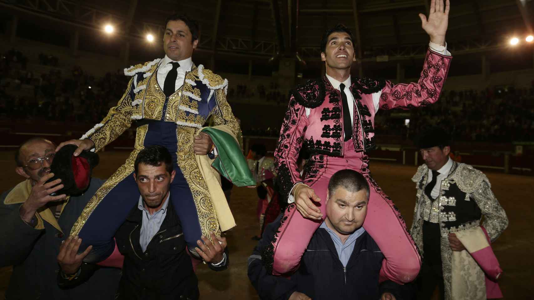 Los hermanos Rivera Ordóñez salen a hombros de la plaza de toros Leganés