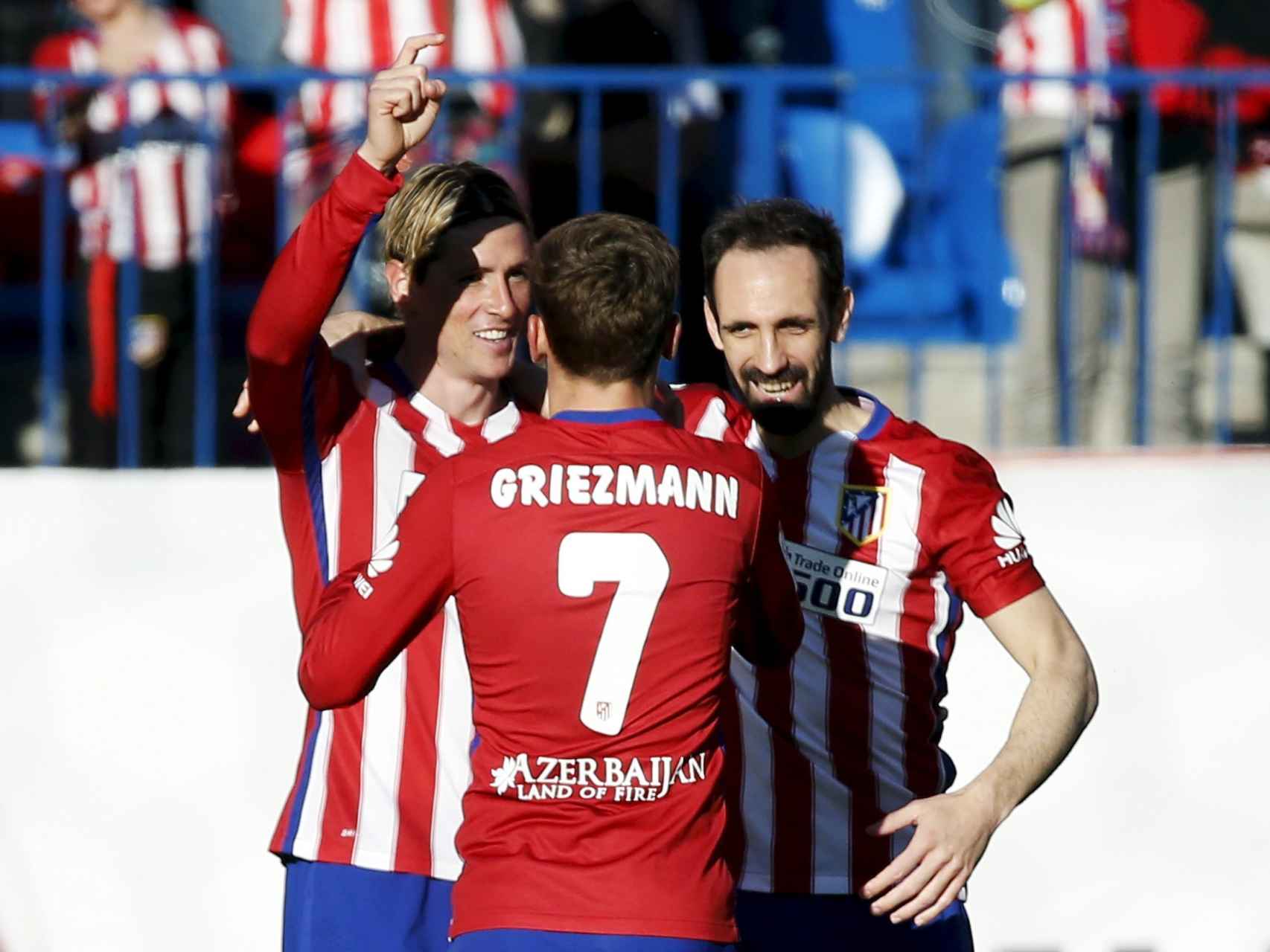 Fernando Torres celebra el segundo gol ante el Granada.