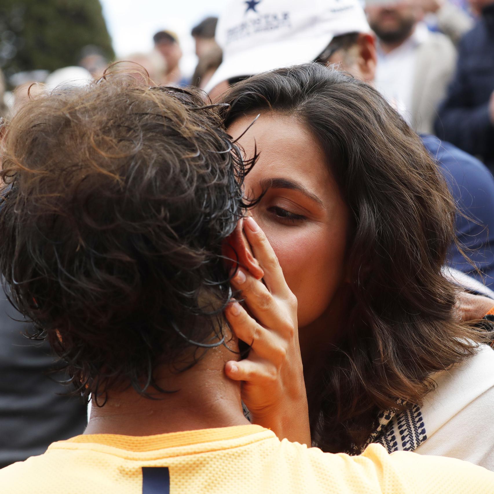 Xisca Perelló besa a Rafa Nadal después de la victoria