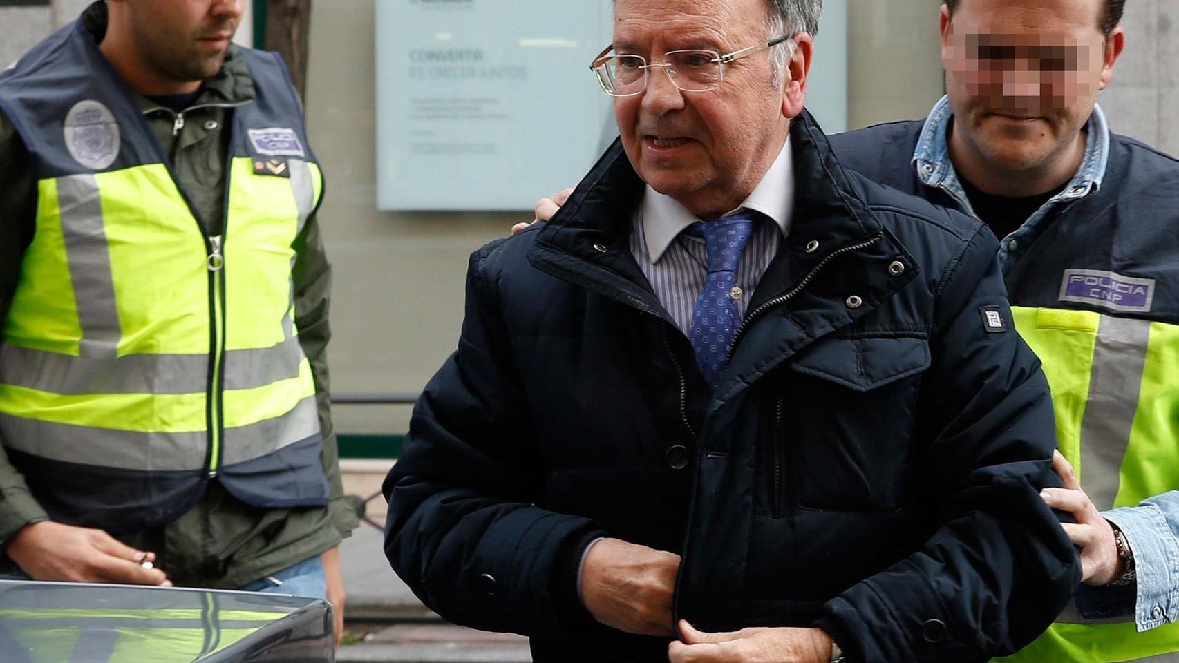 Miguel Bernad en el momento de su detención.