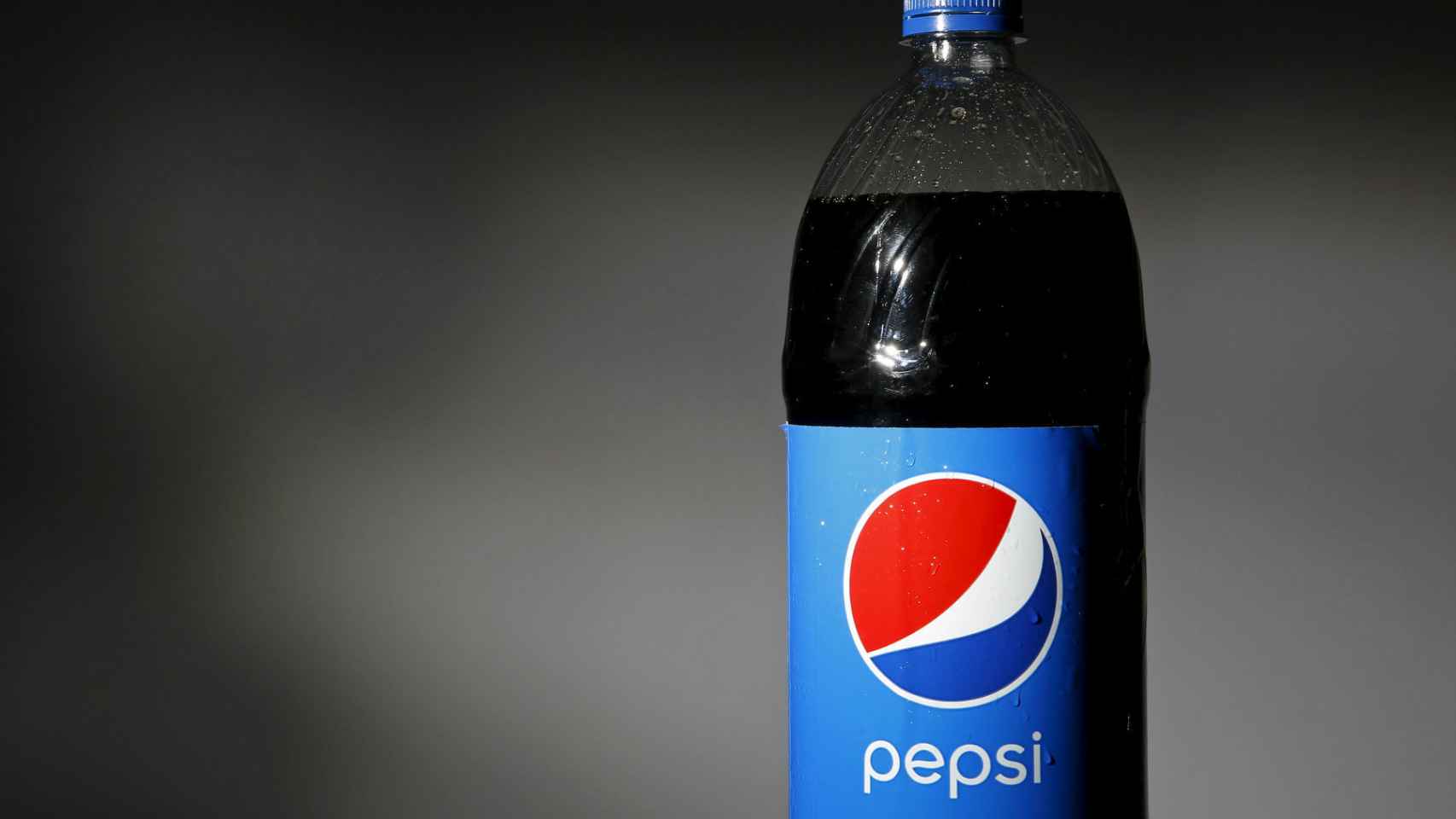 Botella de Pepsi.