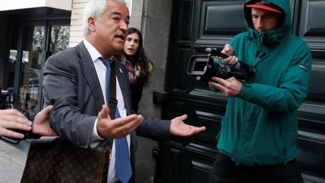 Luis Pineda, a su llegada a la sede de Ausbanc en Madrid durante el registro.