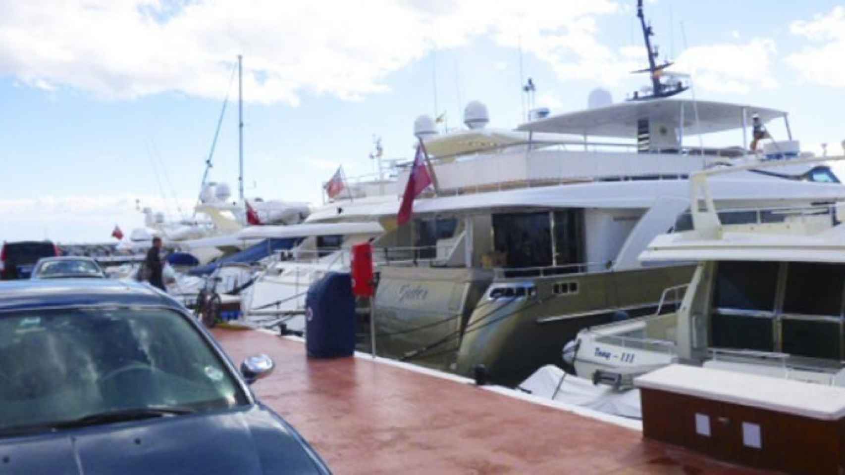 Atraque en el puerto deportivo de Marbella a la venta por 800 mil euros