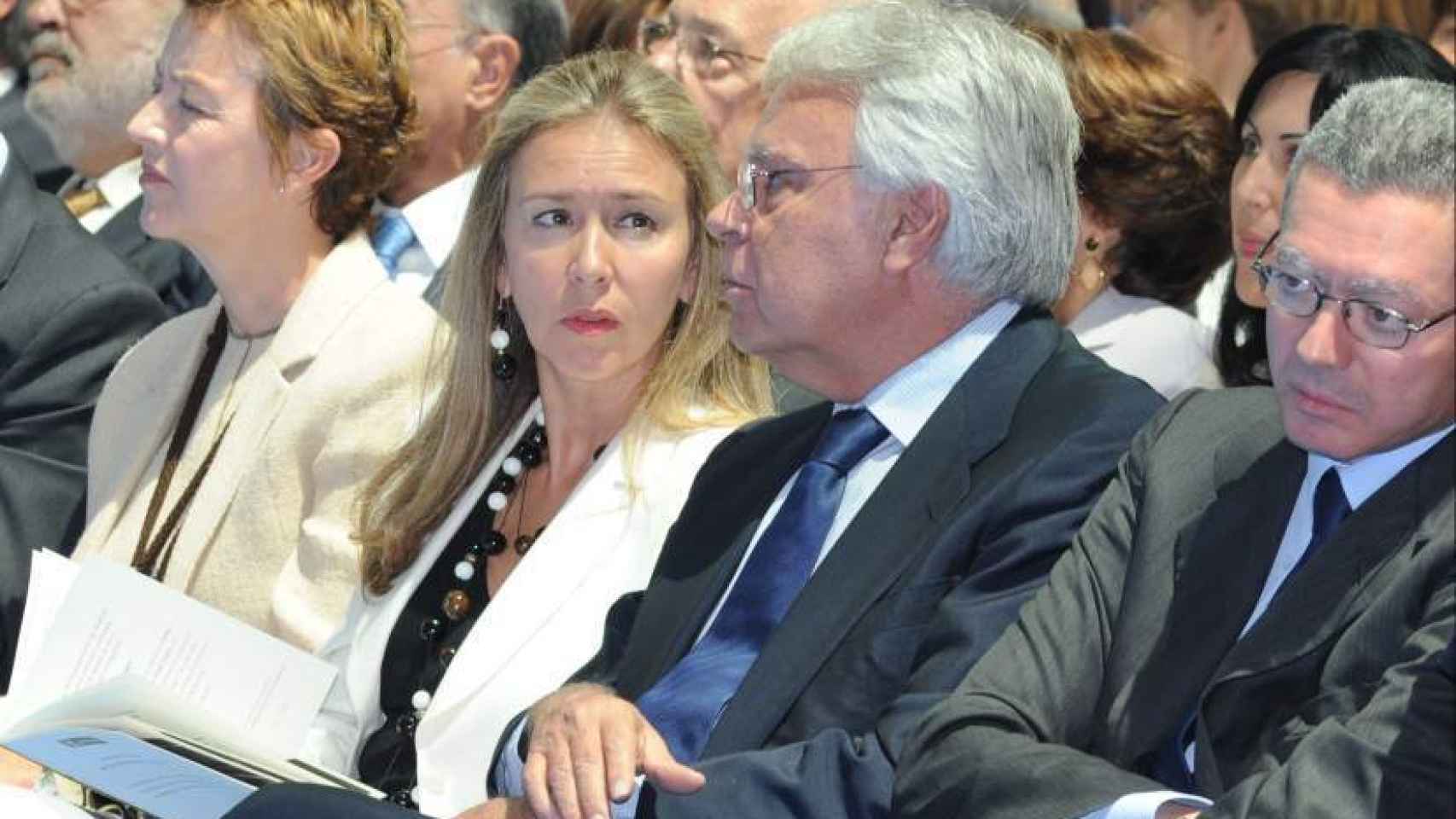 Mar García Vaquero mira embelasada a su marido Felipe González