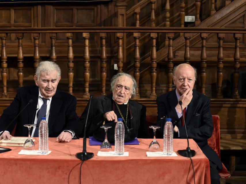 Reunión de Premios Cervantes en el Paraninfo de Alcalá de Henares.