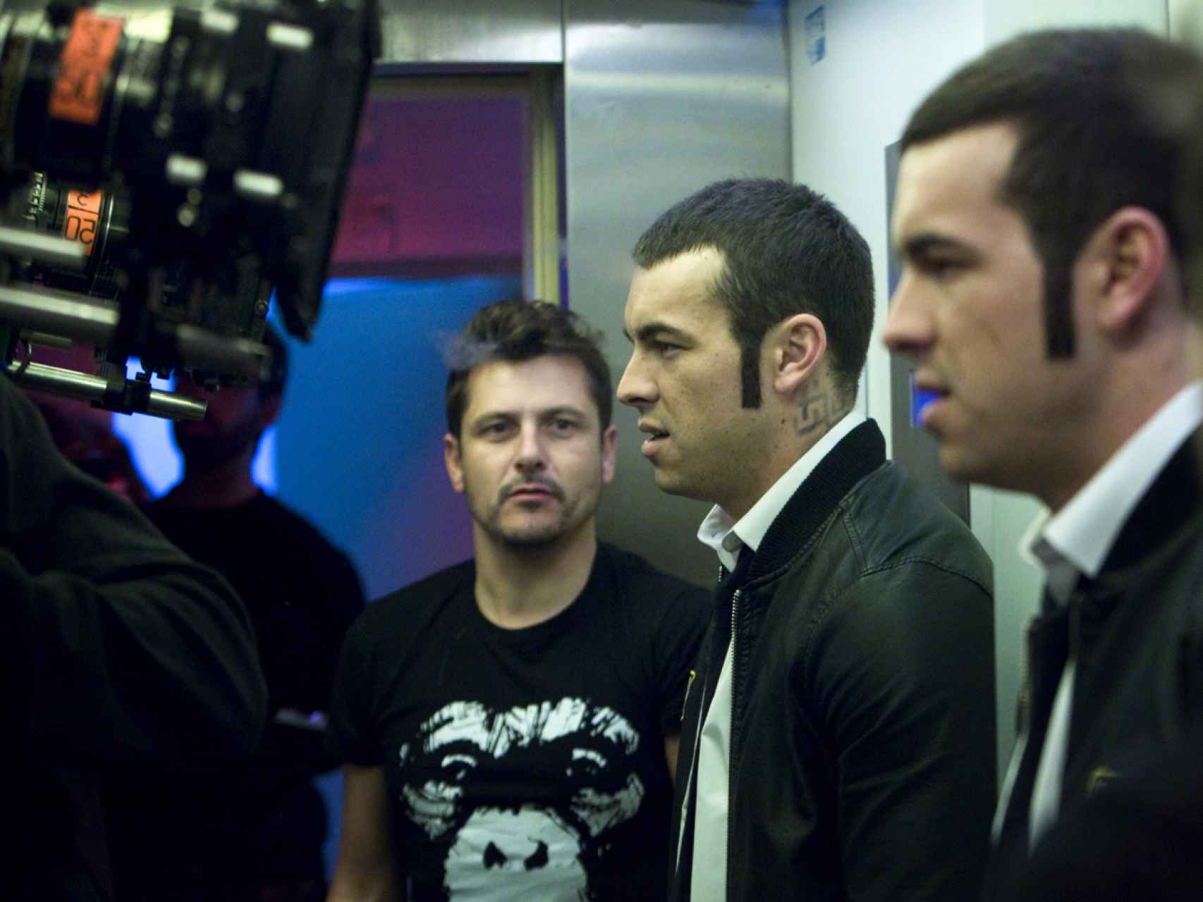 Kike Maíllo junto a Mario Casas en el rodaje de Toro.