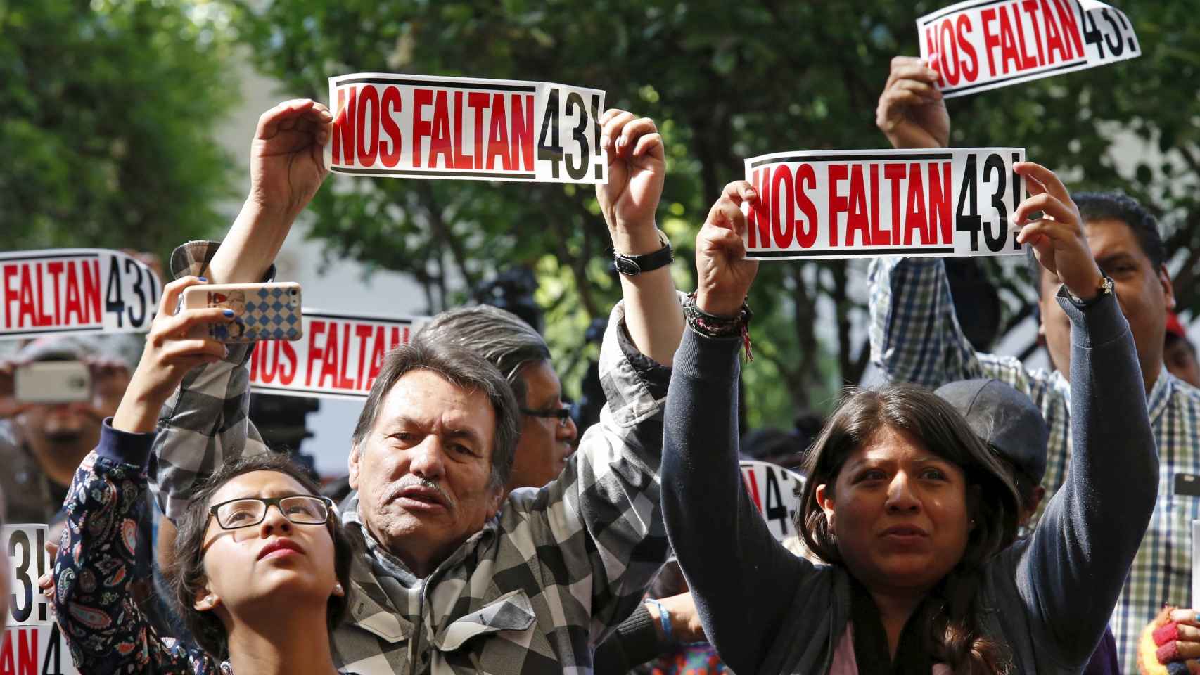 México demanda que se encuentre a los estudiantes desaparecidos.