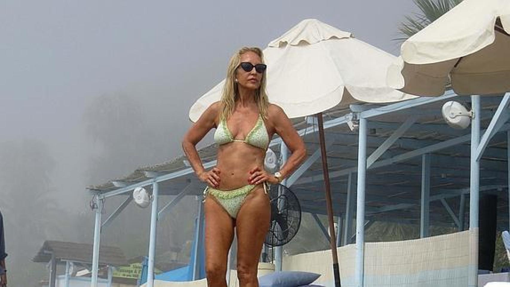 Carmen Lomana