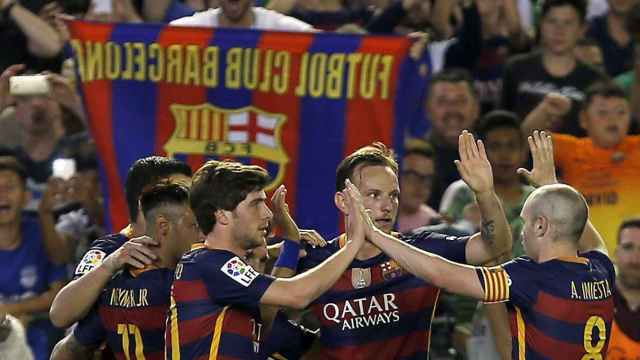 Jugadores del Barcelona celebran un gol en el Villamarín.