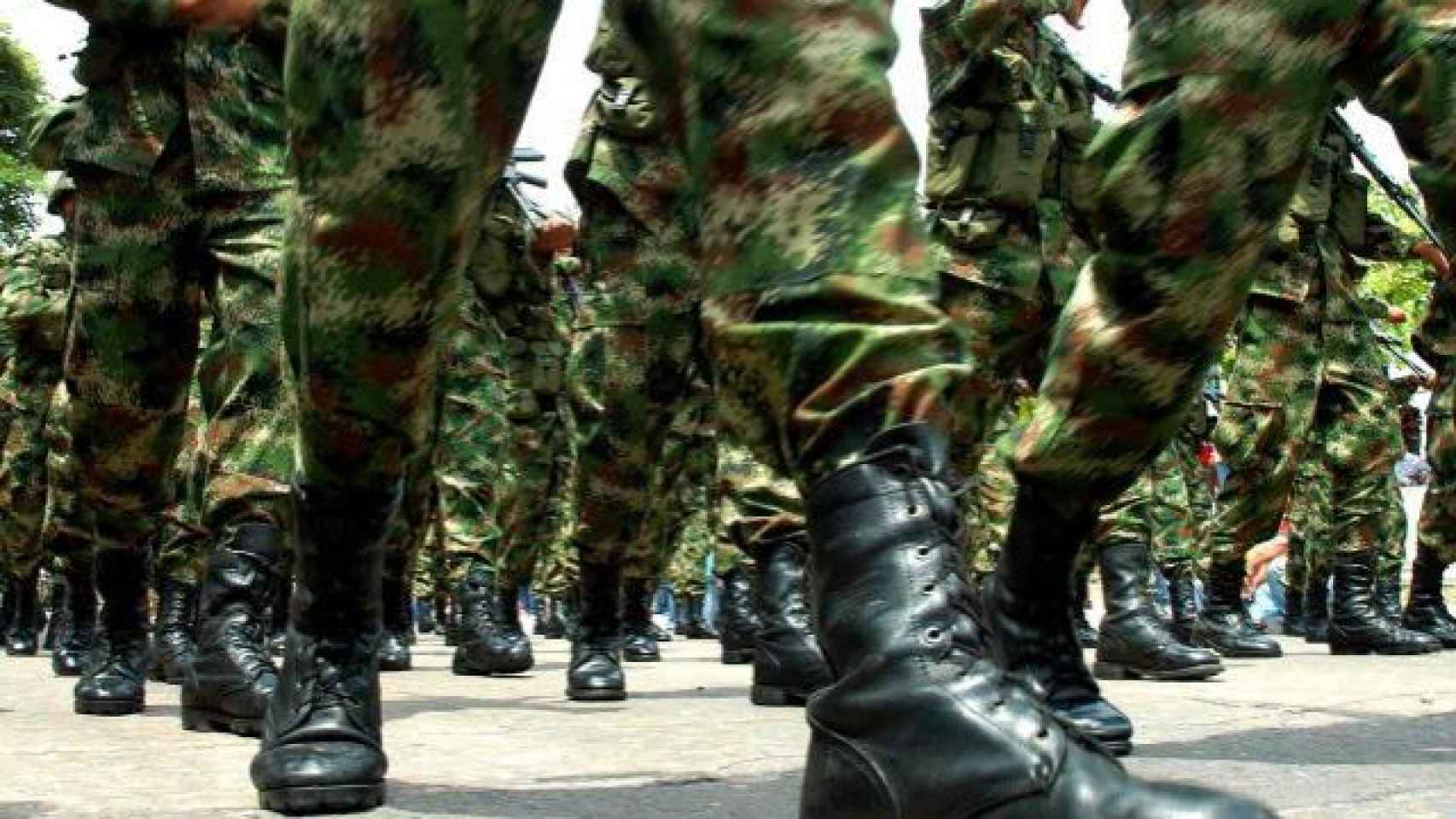 Imagen de archivo de un desfile militar.