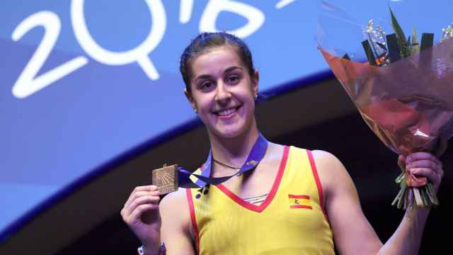 Carolina Marín celebra su segundo título en el Europeo de bádminton.