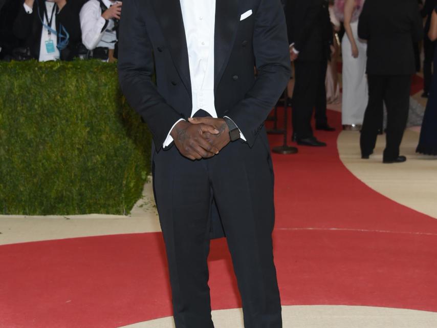 Idris Elba en la Gala del Met de 2016