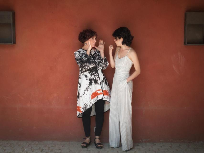 Icíar Bollaín y Anna Castillo charlan en la presentación de El olivo.