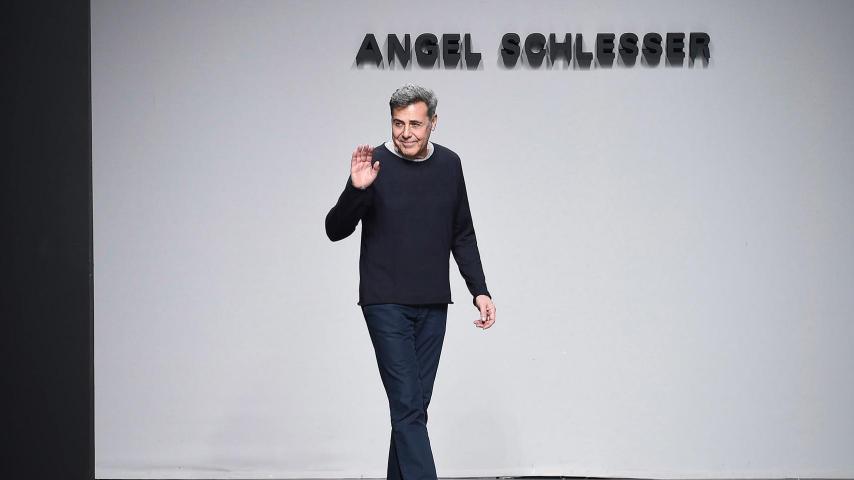 El diseñador Ángel Schlesser tras su último desfile en Madrid.