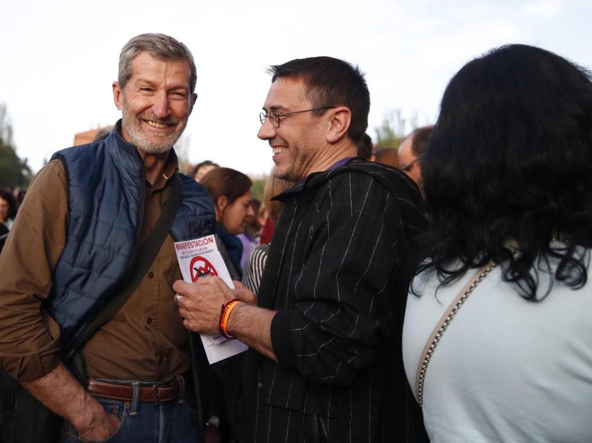 Juan Carlos Monedero y Julio Rodríguez en el concierto a tres de Vallecas.