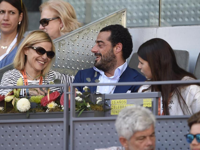 Eugenia junto a su hija, Cayetana, y Vicente Dalmau