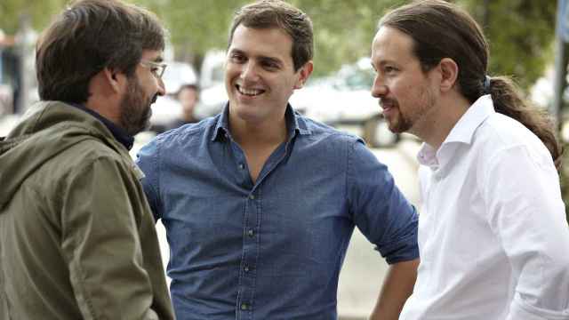 Albert Rivera y Pablo Iglesias junto al periodista Jordi Évole.