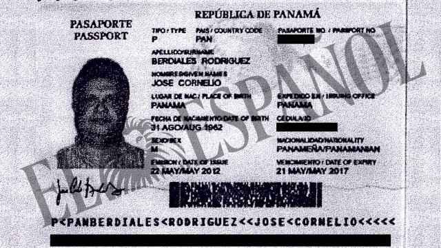 Pasaporte de Berdiales Rodríguez.