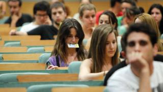 Varios estudiantes en un aula de la Universidad Pompeu Fabra  de Barcelona.