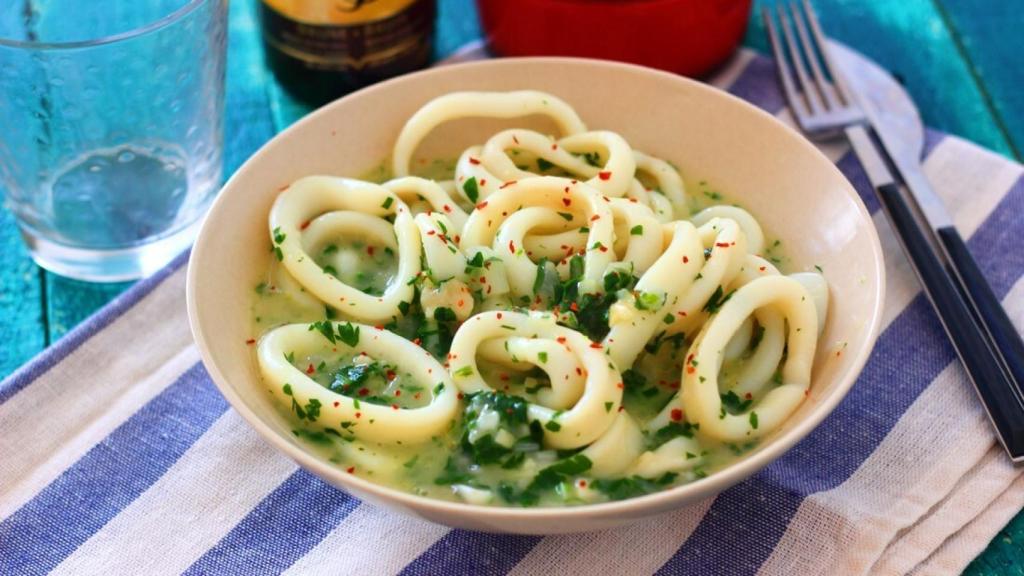 Calamares en salsa verde rápidos, receta paso a paso