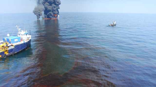 Fuegos controlados en el vertido del Deepwater Horizon en junio de 2010.