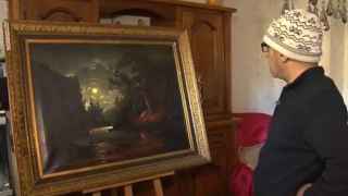 Ahmed Ziani observa el cuadro que espera ser atribuido al pintor impresionista.