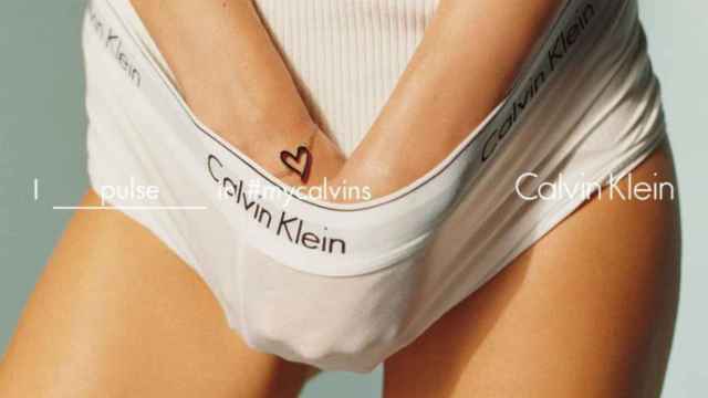 La modelo Abbey Lee Kershaw posa en la línea ‘Erotica’ de Calvin Klein