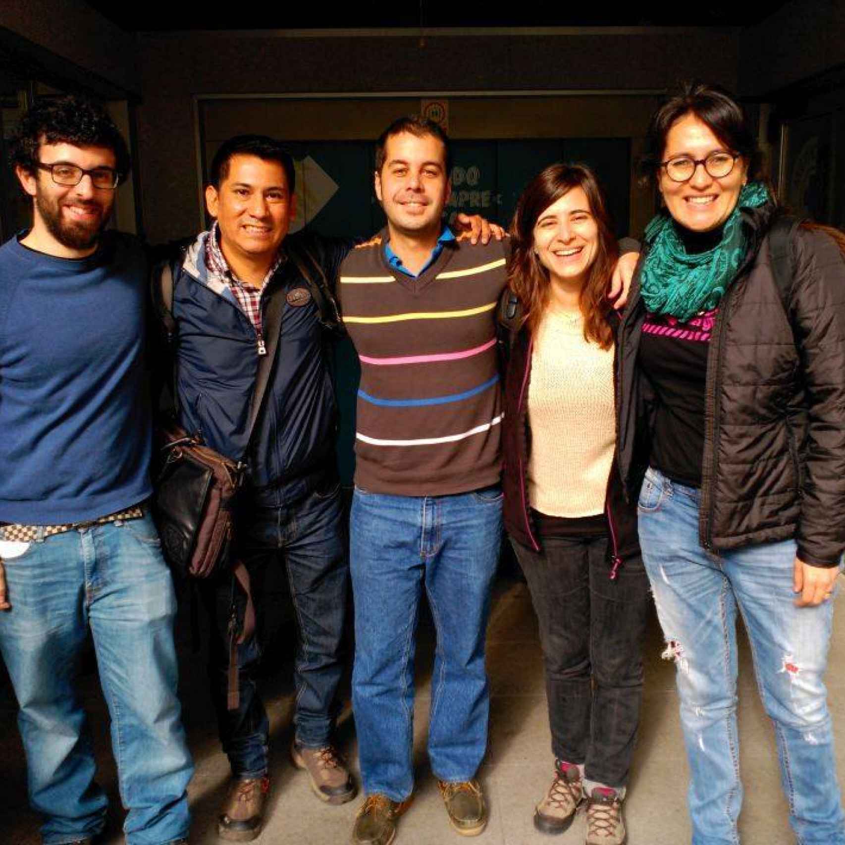 De izquierda a derecha: Miguel Angel Olmos, logista, y los pscólogos Christian Escobar, Airam Vadillo, Clara Anaima Martinez y Betty Roca.
