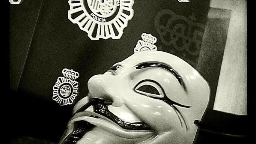Imagen de una careta de Guy Fawkes, símbolo de Anonymous, el día del anunció de la detención de los acusados.