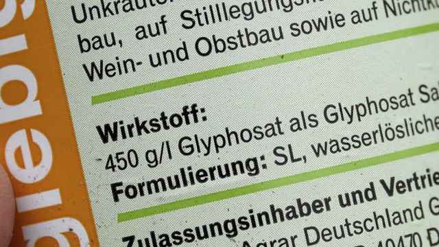 Etiqueta de una botella de pesticida con glisofato en Aukrug, Alemania.