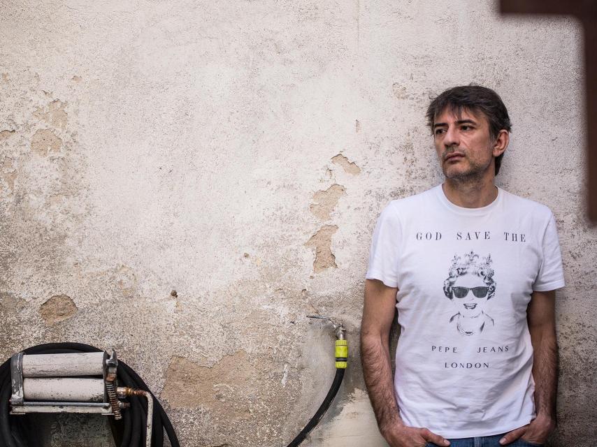 El escritor y periodista Juan Tallón presenta Mientras haya bares, recopilación de relatos y columnas.