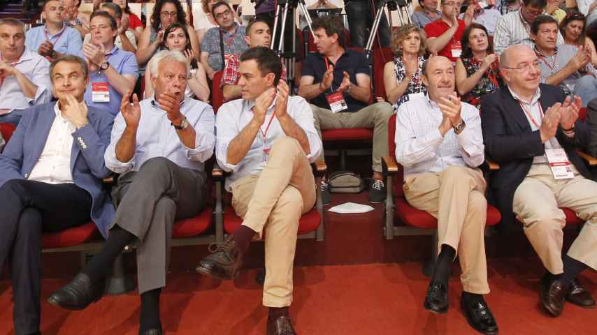 Los secretarios generales del PSOE en democracia, en el congreso que eligió a Sánchez en 2014.