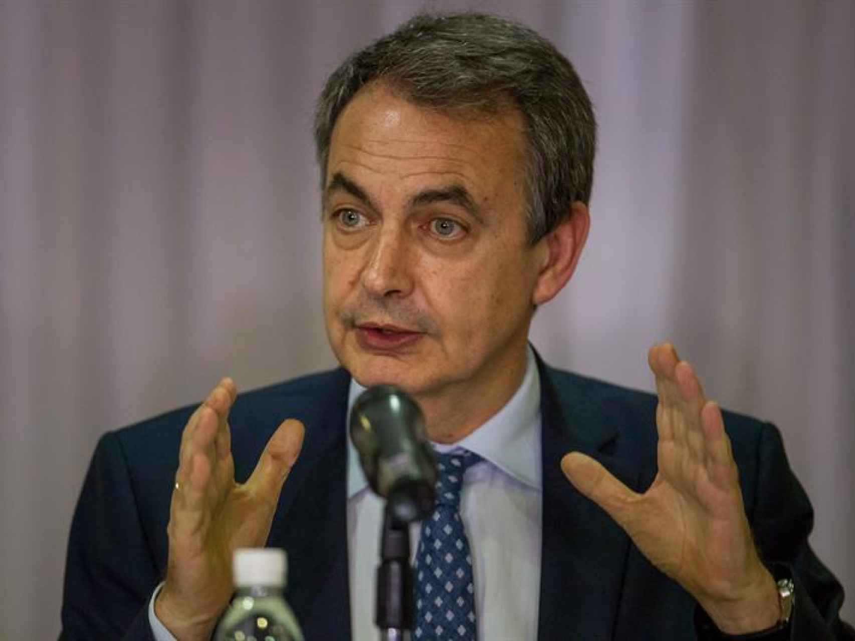El expresidente Zapatero, durante una rueda de prensa en Caracas el pasado mes de mayo.