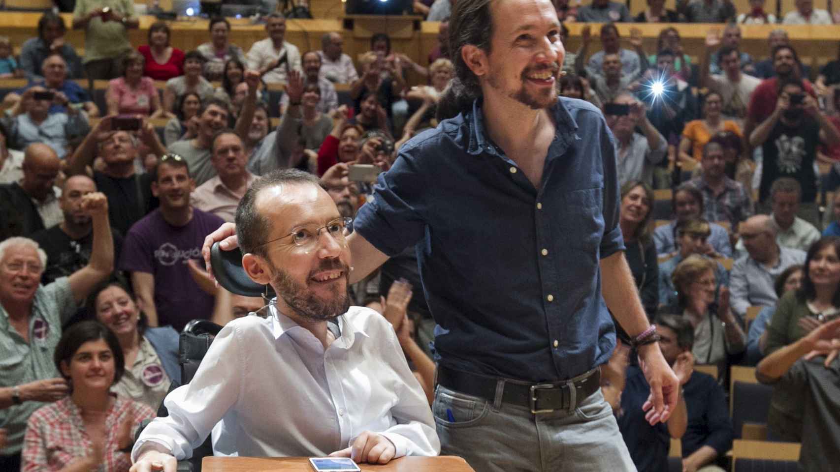 Iglesias y Echenique en un encuentro abierto celebrado en Zaragoza en 2016.