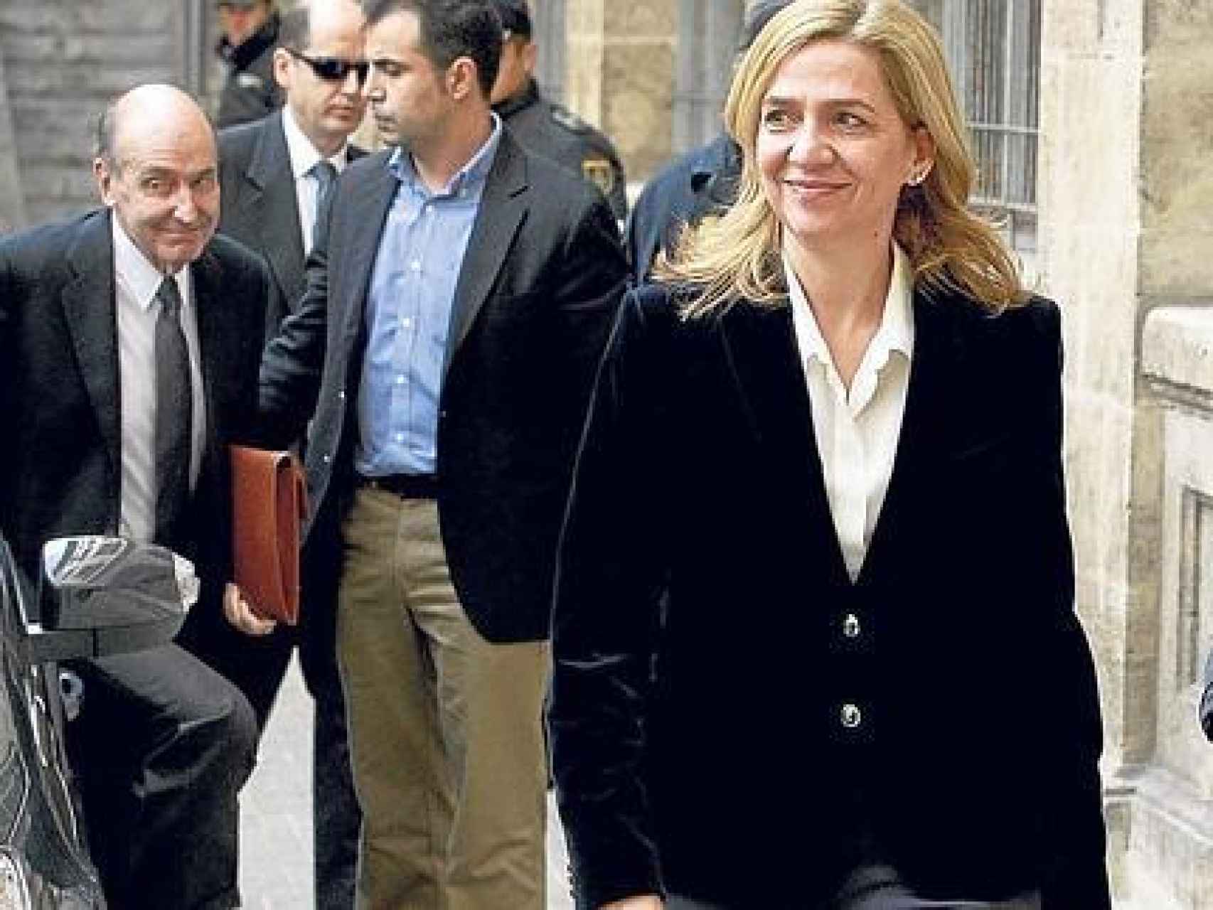 Cristina de Borbón y Miguel Roca en los juzgados de Palma