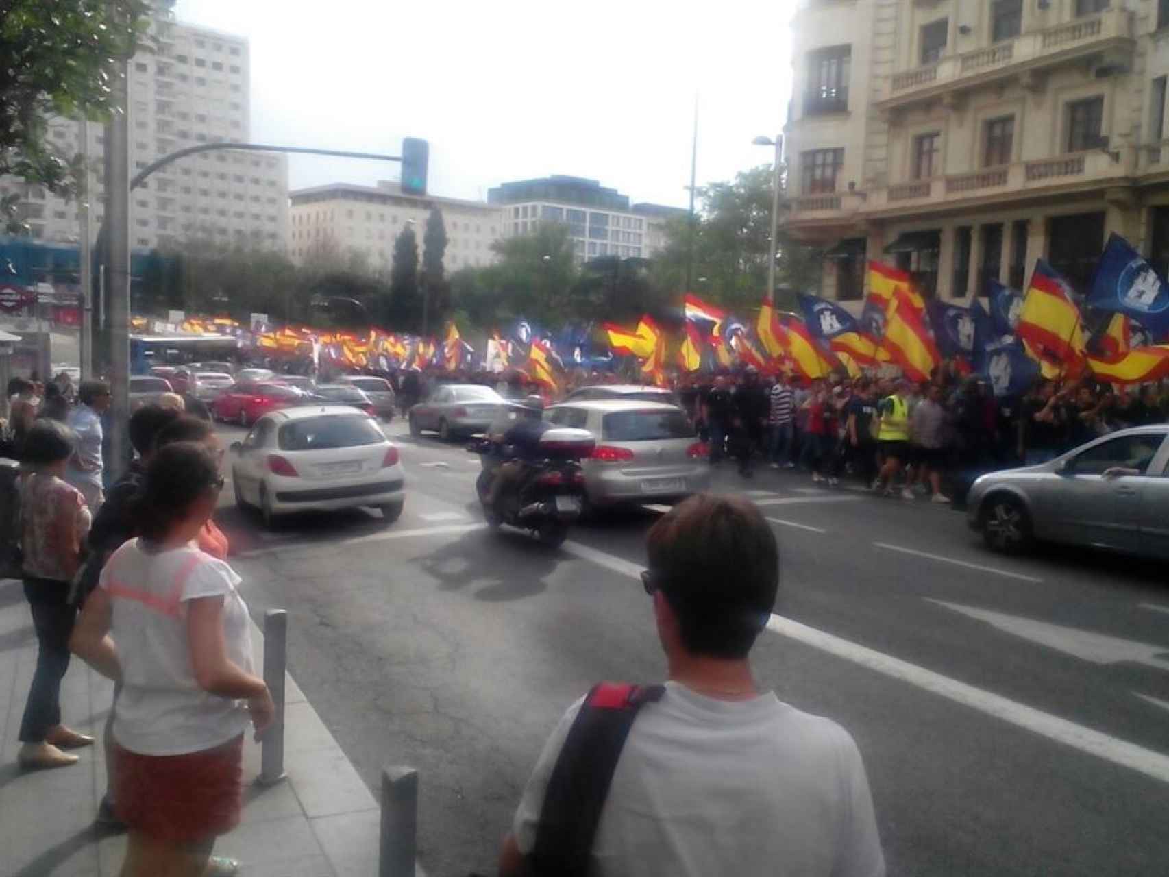 Antifascistas marchan en el centro de Madrid en contra de la acogida de refugiados