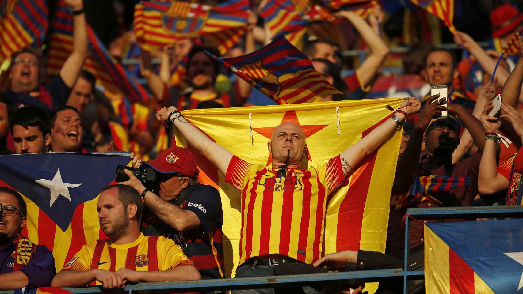 Aficionados del Barcelona en el Vicente Calderón.