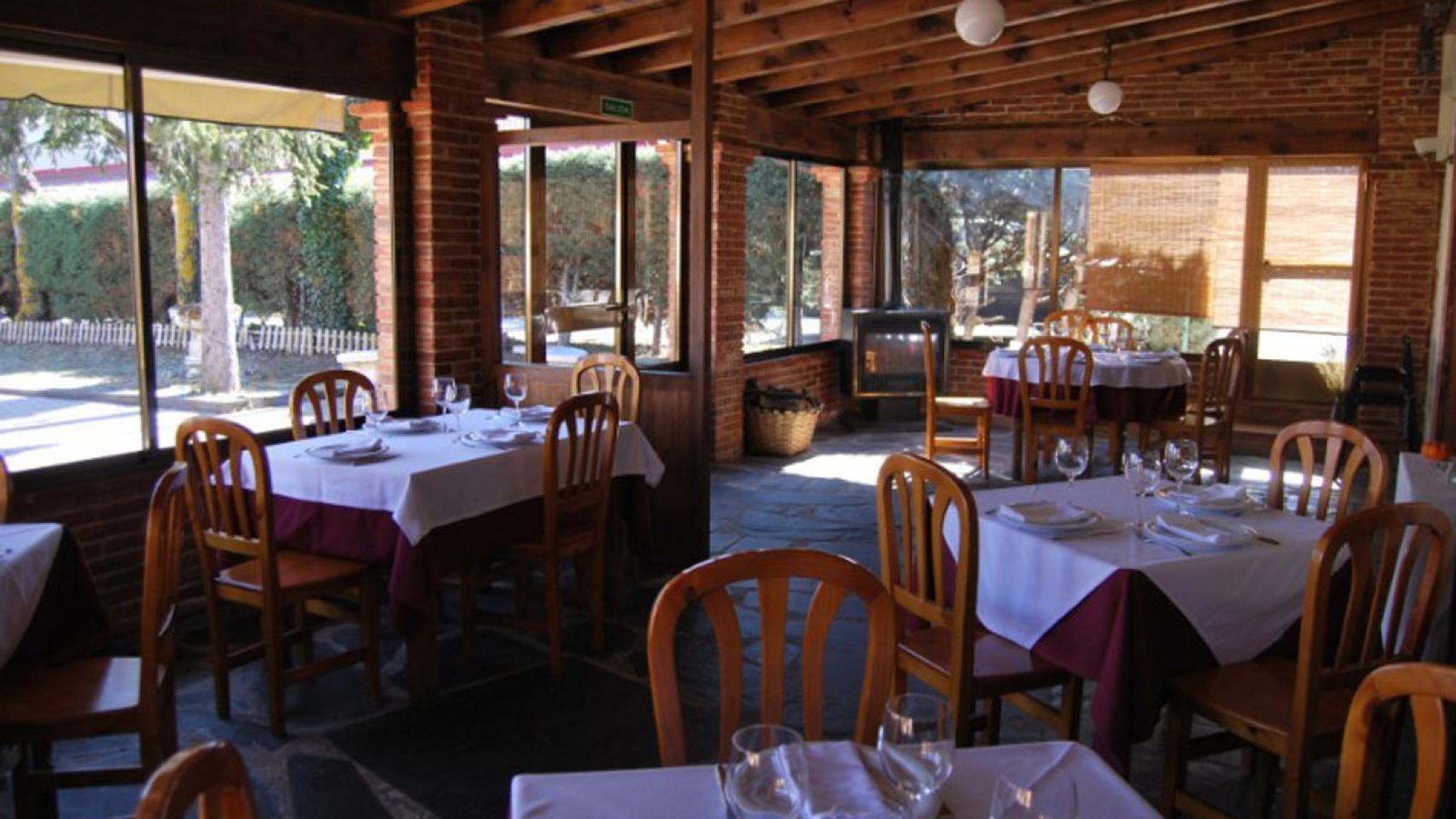Interior del restaurante El Candil, en Rascafría.