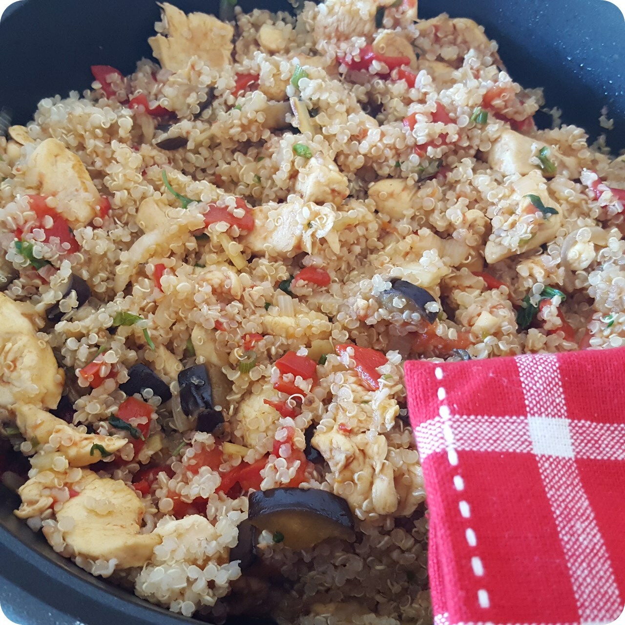 Quinoa con pollo y verduras, receta paso a paso