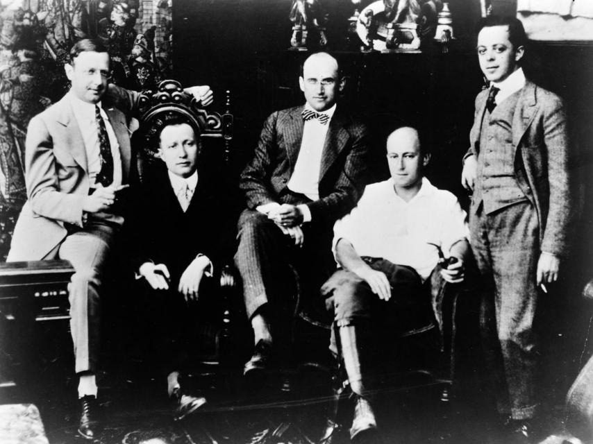 Miembros de la Famous Players-Lasky Corporation Jesse L. Lasky, Adolph Zukor, Cecil B. DeMille y Al Kaufman.