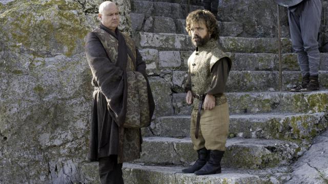 Tyrion y Varys en las calles de Meereen