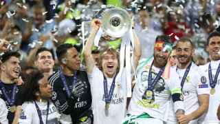 Modric levanta la Champions en Milán.